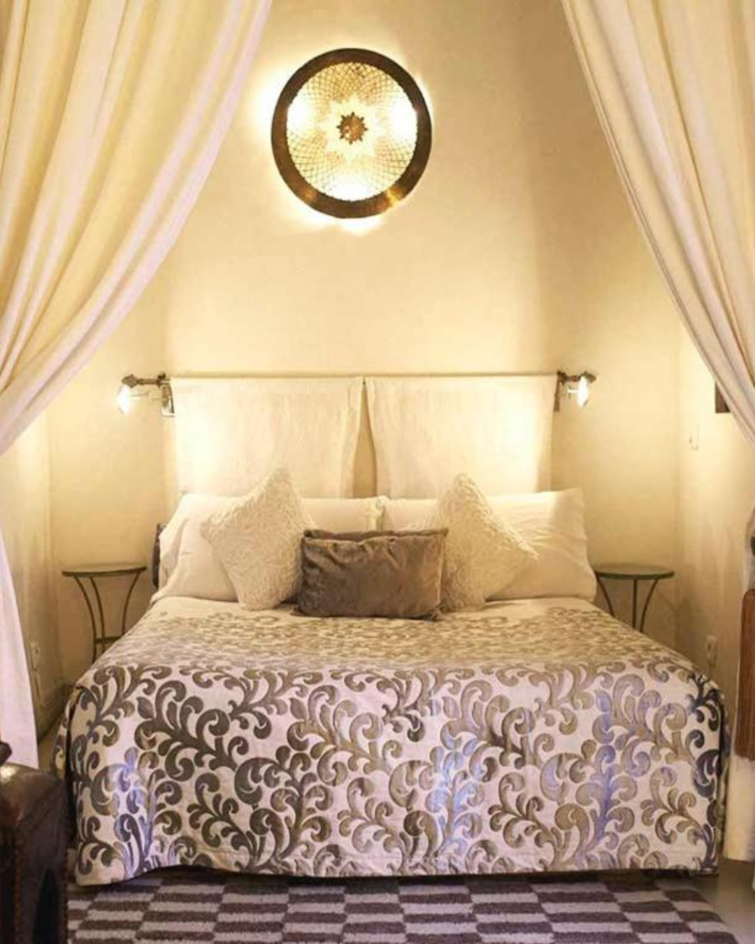 Chambre Premium Baraka du Riad Aguaviva à Marrakech – décoration élégante et ambiance marocaine raffinée