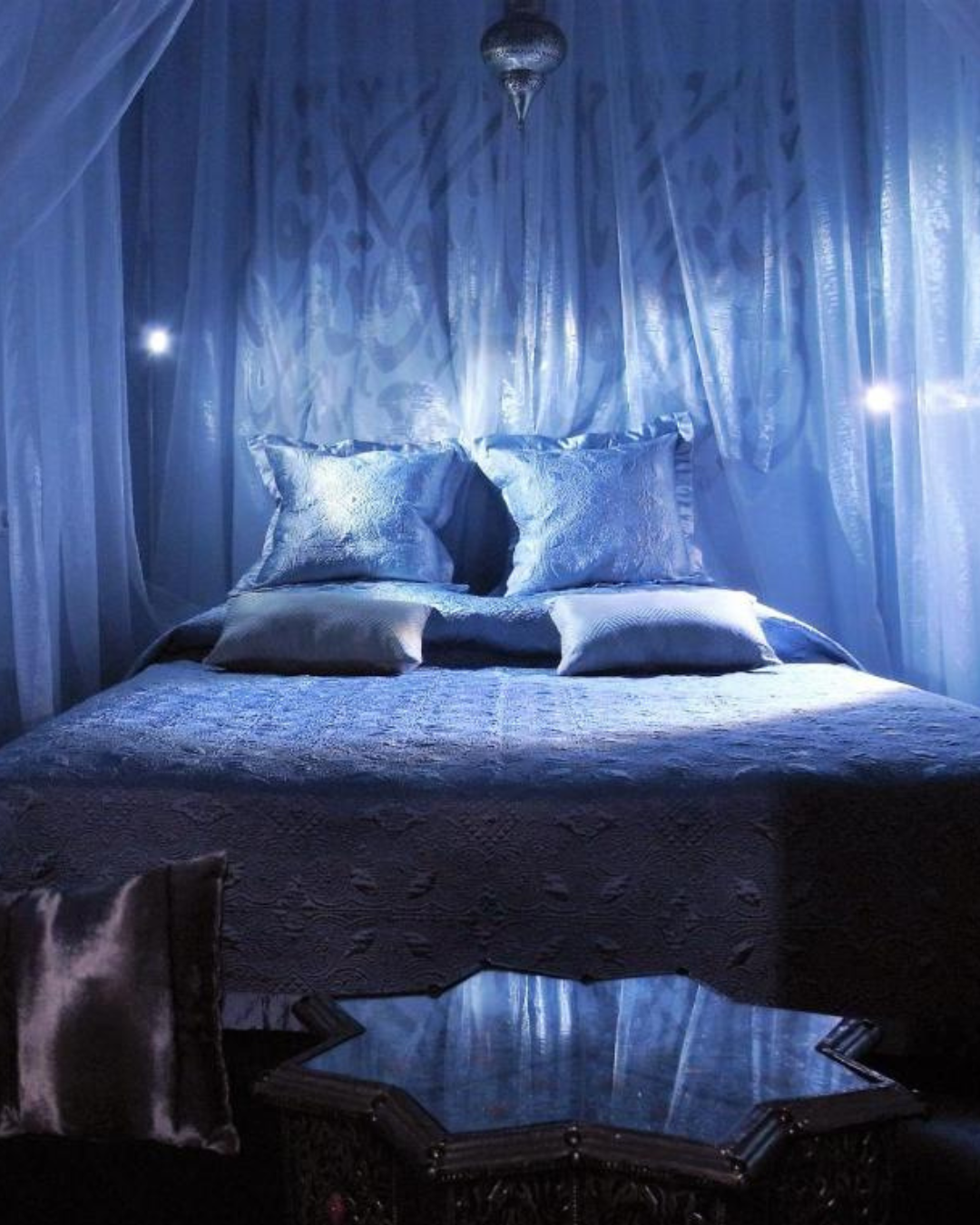 Chambre Standard Smara du Riad Aguaviva à Marrakech – décoration douce et lumineuse dans un style marocain élégant